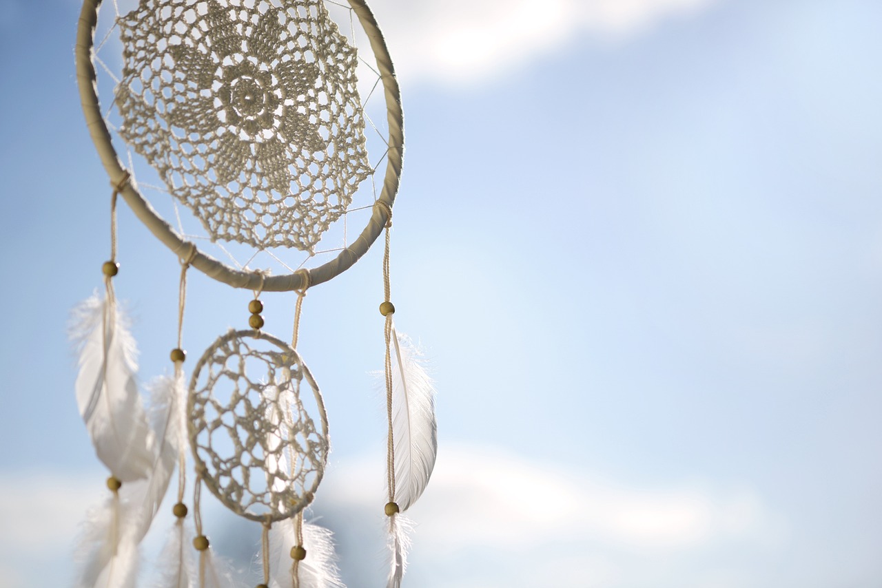 How to Make DIY Dream Catchers for Your Bedroom